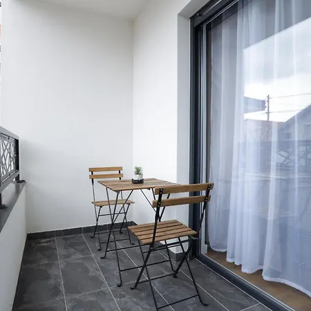 Tesla Sky アパート *